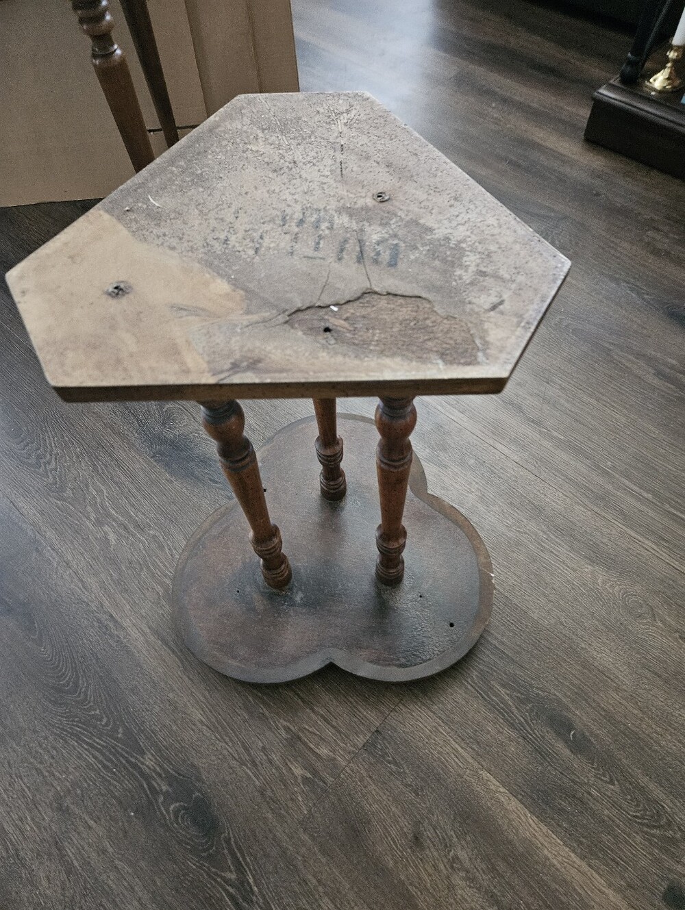 Vintage Clover-Top Accent Table in Warm Brown - Picture 7 of 9